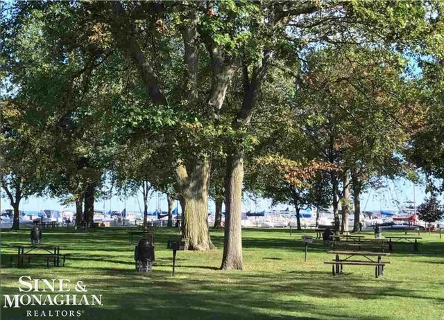 1134 Wayburn Street 2S, Grosse Pointe Park, MI 48236