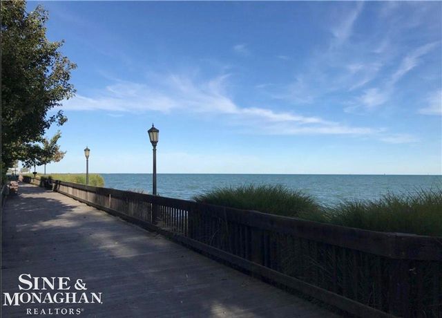1134 Wayburn Street 2S, Grosse Pointe Park, MI 48236
