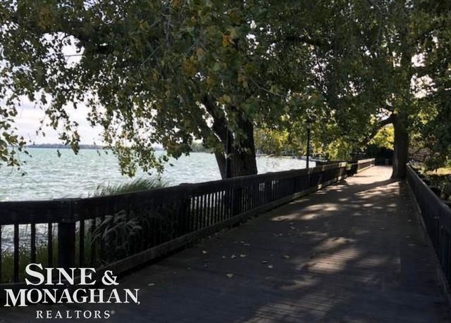 1134 Wayburn Street 2S, Grosse Pointe Park, MI 48236