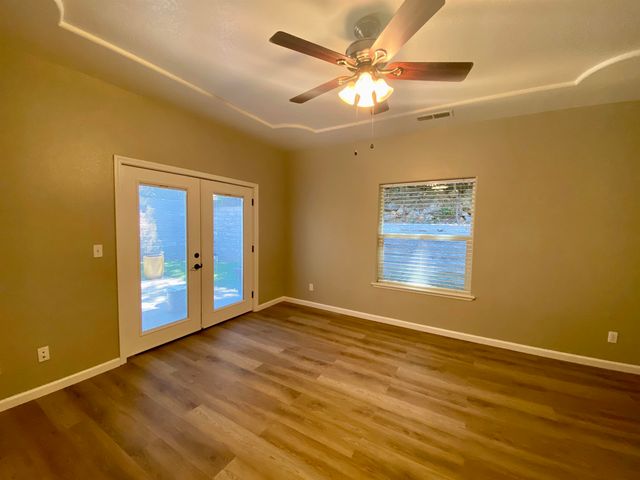 18197 Hammer Ln, Tuolumne, CA 95379