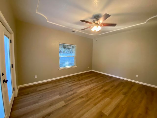 18197 Hammer Ln, Tuolumne, CA 95379