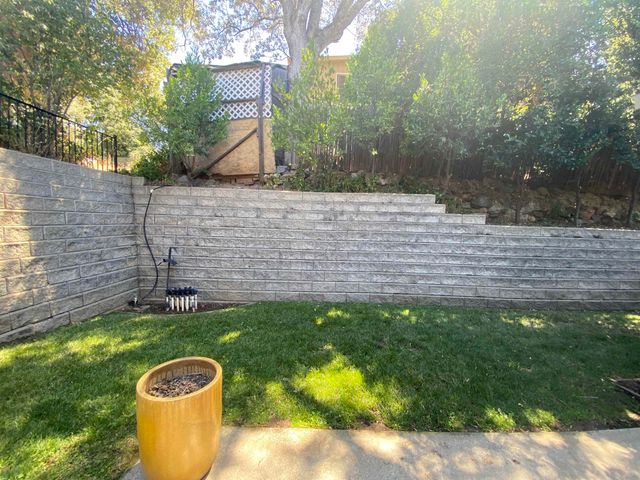 18197 Hammer Ln, Tuolumne, CA 95379