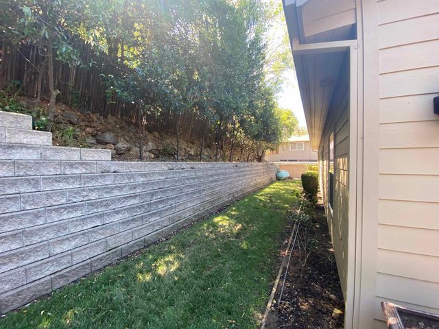 18197 Hammer Ln, Tuolumne, CA 95379