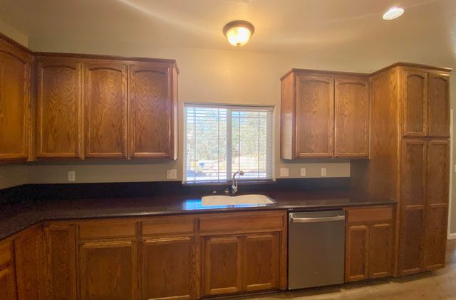 18197 Hammer Ln, Tuolumne, CA 95379