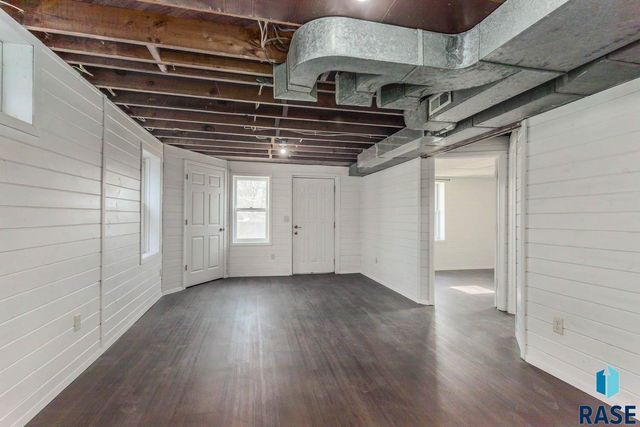 1900 S Lake Ave Avenue, Sioux Falls, SD 57105