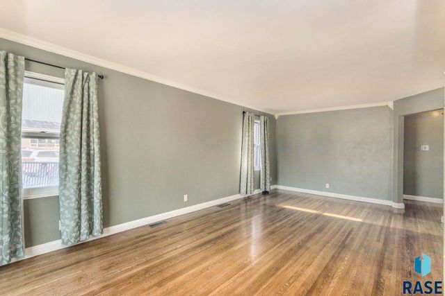 1900 S Lake Ave Avenue, Sioux Falls, SD 57105