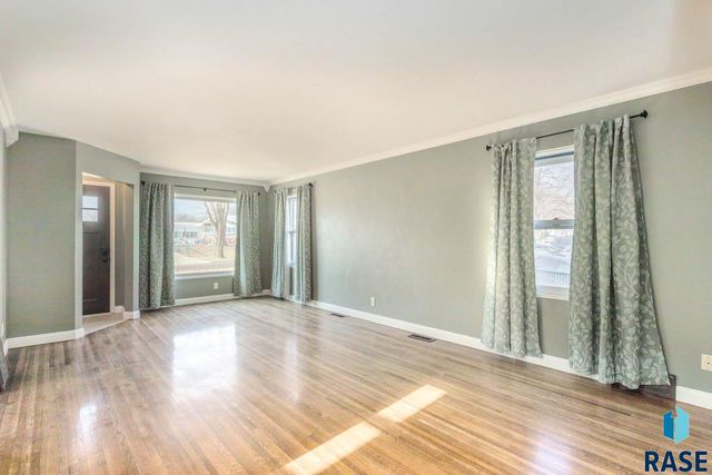 1900 S Lake Ave Avenue, Sioux Falls, SD 57105