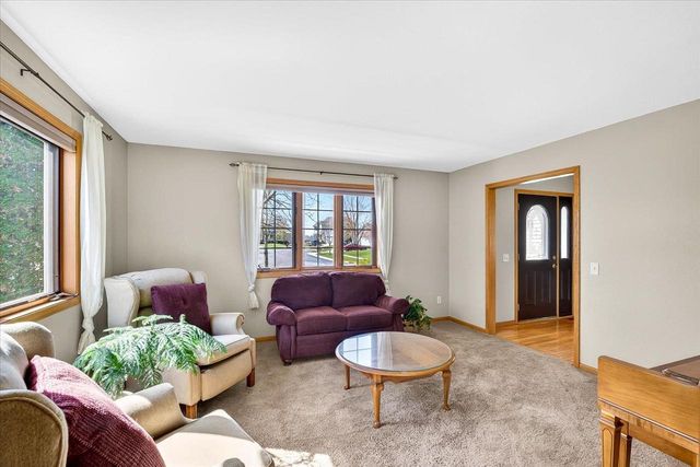 1205 Greenbrier Drive, Waunakee, WI 53597