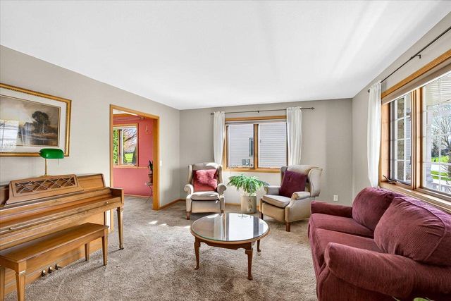 1205 Greenbrier Drive, Waunakee, WI 53597