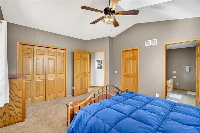 1205 Greenbrier Drive, Waunakee, WI 53597