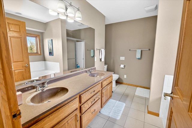 1205 Greenbrier Drive, Waunakee, WI 53597