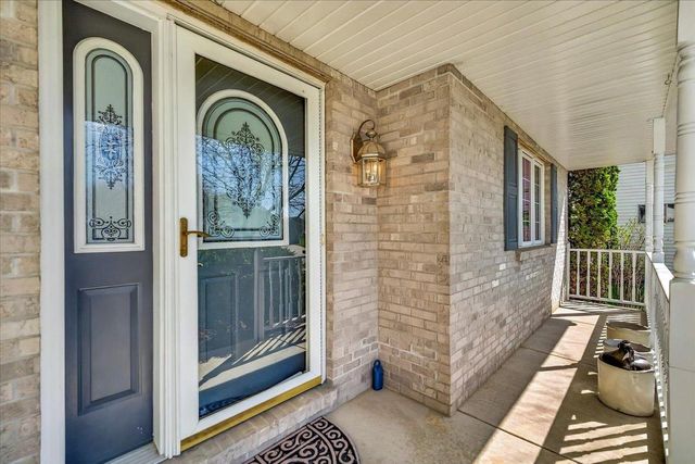 1205 Greenbrier Drive, Waunakee, WI 53597