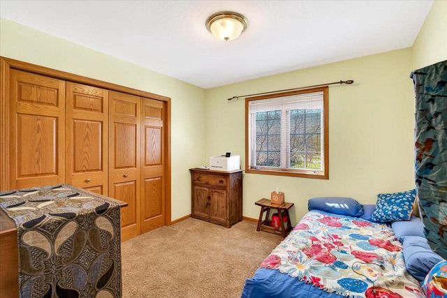 1205 Greenbrier Drive, Waunakee, WI 53597