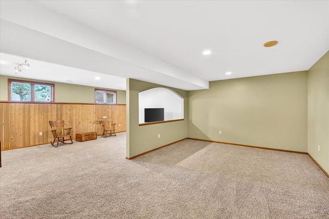 1205 Greenbrier Drive, Waunakee, WI 53597