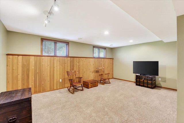 1205 Greenbrier Drive, Waunakee, WI 53597