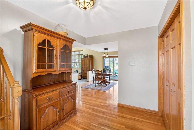 1205 Greenbrier Drive, Waunakee, WI 53597