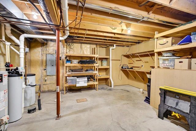 1205 Greenbrier Drive, Waunakee, WI 53597