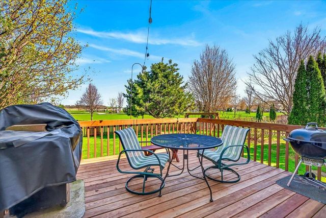 1205 Greenbrier Drive, Waunakee, WI 53597