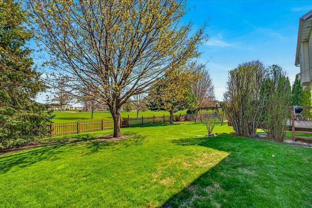 1205 Greenbrier Drive, Waunakee, WI 53597