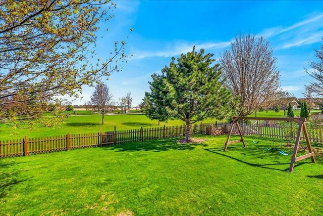 1205 Greenbrier Drive, Waunakee, WI 53597