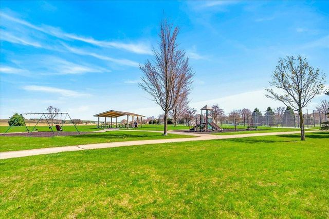1205 Greenbrier Drive, Waunakee, WI 53597
