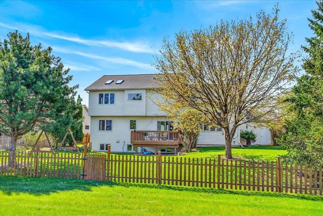 1205 Greenbrier Drive, Waunakee, WI 53597