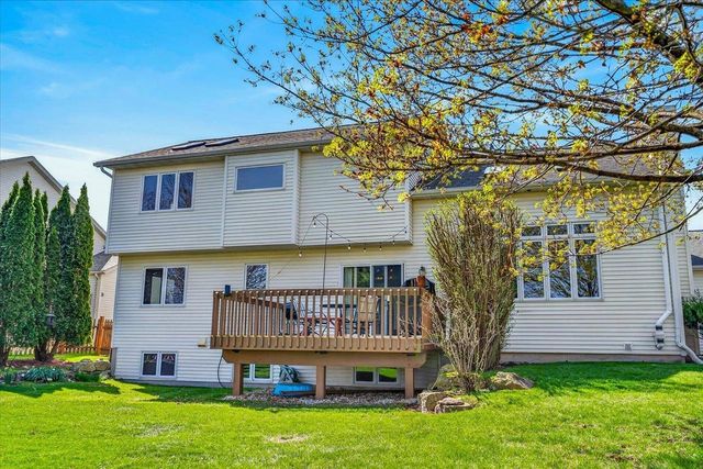 1205 Greenbrier Drive, Waunakee, WI 53597