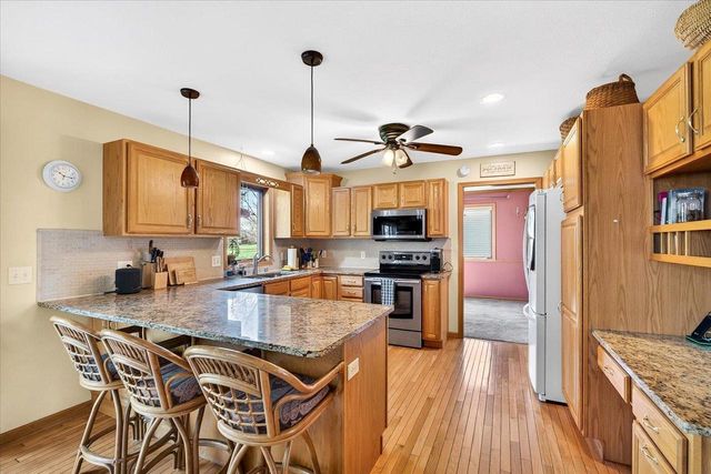 1205 Greenbrier Drive, Waunakee, WI 53597