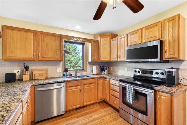 1205 Greenbrier Drive, Waunakee, WI 53597