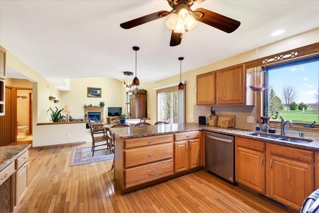 1205 Greenbrier Drive, Waunakee, WI 53597
