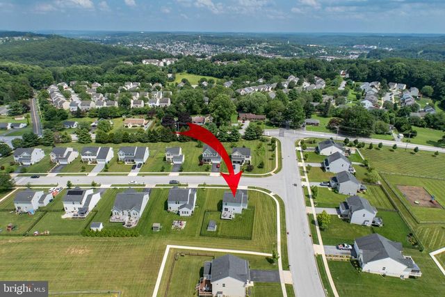 102 DAGUE FARM DR, Coatesville, PA 19320