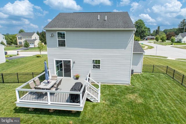 102 DAGUE FARM DR, Coatesville, PA 19320
