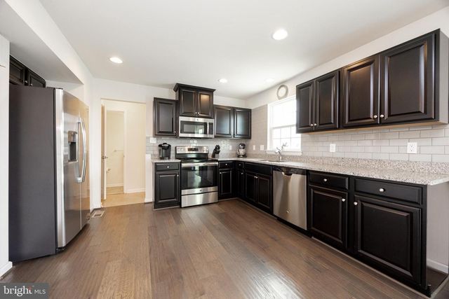 102 DAGUE FARM DR, Coatesville, PA 19320