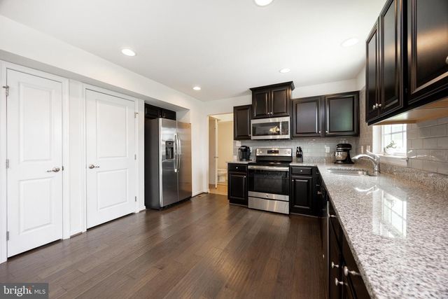 102 DAGUE FARM DR, Coatesville, PA 19320
