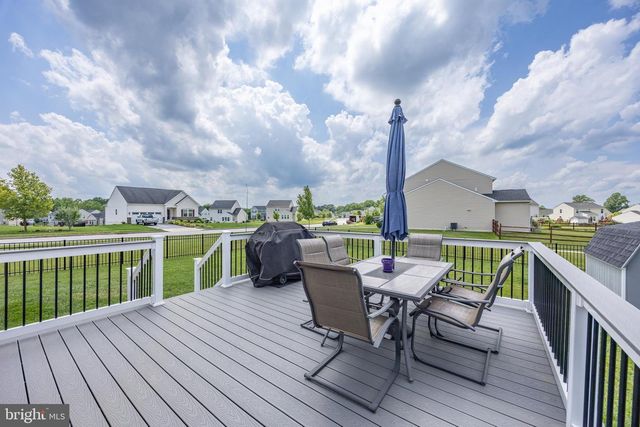 102 DAGUE FARM DR, Coatesville, PA 19320