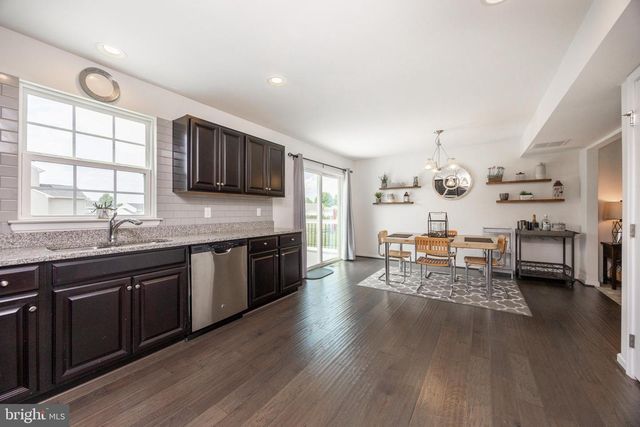 102 DAGUE FARM DR, Coatesville, PA 19320