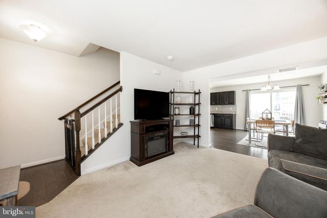 102 DAGUE FARM DR, Coatesville, PA 19320