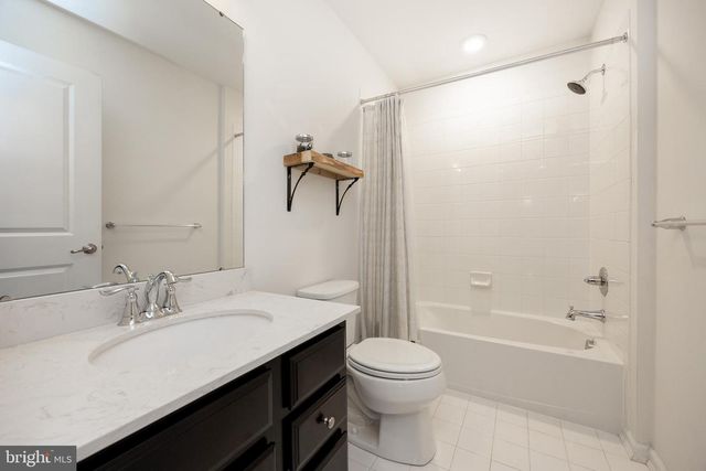 102 DAGUE FARM DR, Coatesville, PA 19320