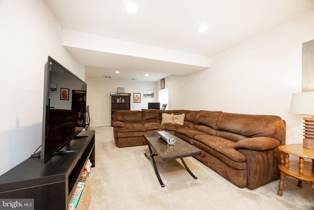 102 DAGUE FARM DR, Coatesville, PA 19320