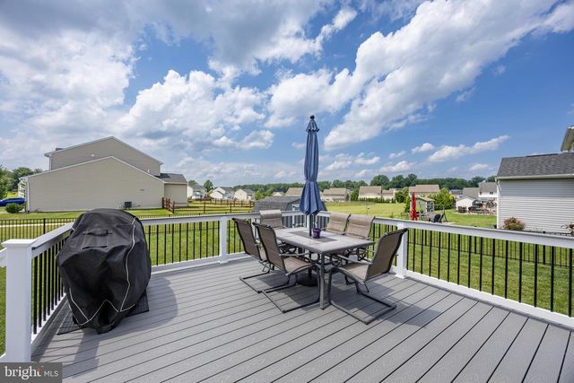 102 DAGUE FARM DR, Coatesville, PA 19320
