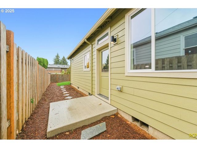 6915 N Smith St, Portland, OR 97203