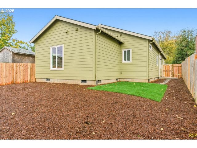 6915 N Smith St, Portland, OR 97203