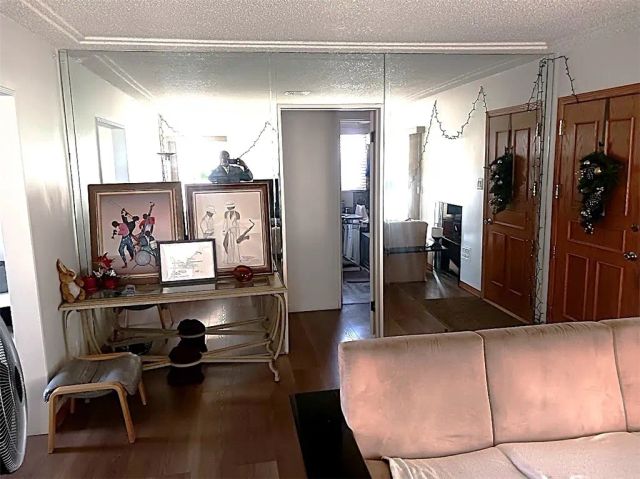 8715 S Van Ness, Inglewood, CA 90305