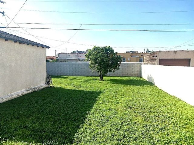 8715 S Van Ness, Inglewood, CA 90305