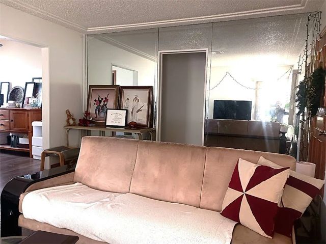 8715 S Van Ness, Inglewood, CA 90305