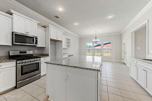 208 Meadowland Drive, Lafayette, LA 70507