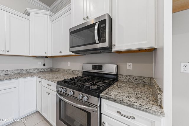 208 Meadowland Drive, Lafayette, LA 70507