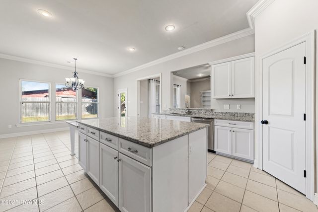 208 Meadowland Drive, Lafayette, LA 70507