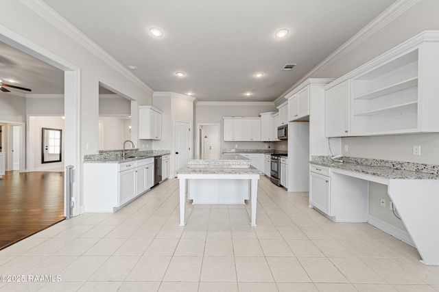 208 Meadowland Drive, Lafayette, LA 70507