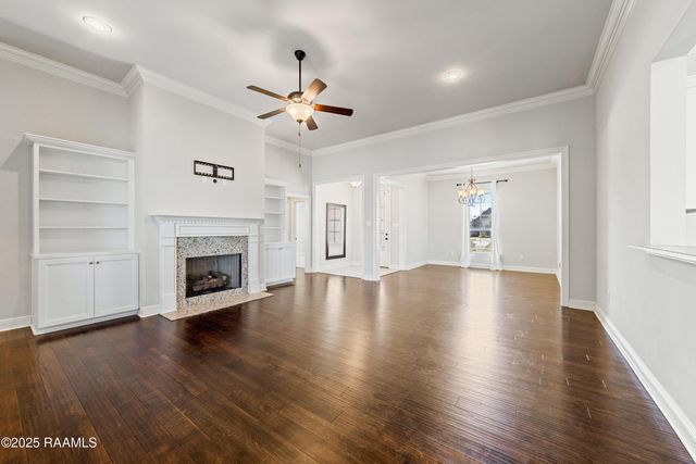 208 Meadowland Drive, Lafayette, LA 70507